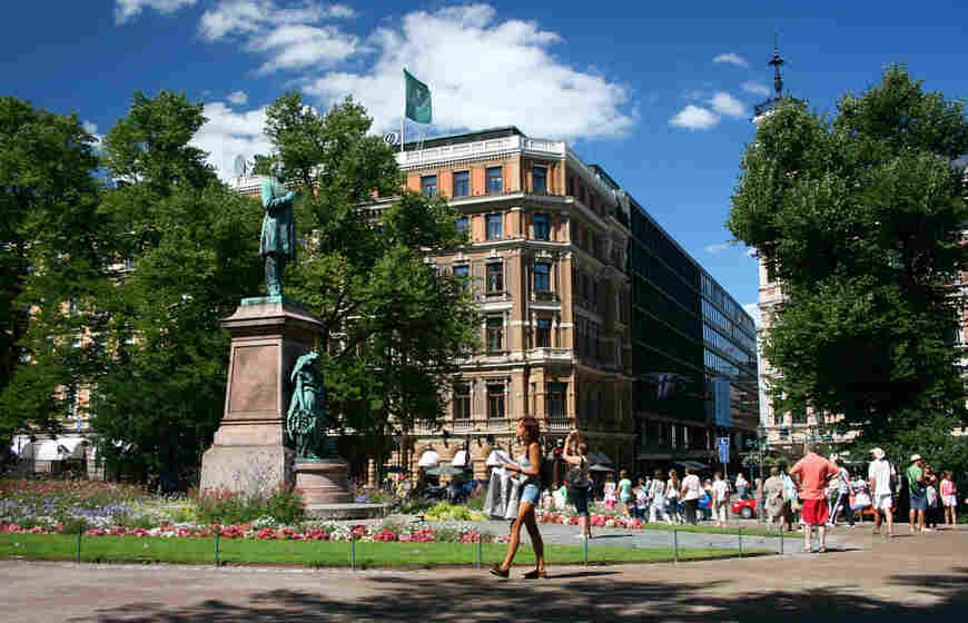 Punaisten lyhtyjen Helsinki — Prostituutio pääkaupungin historiassa